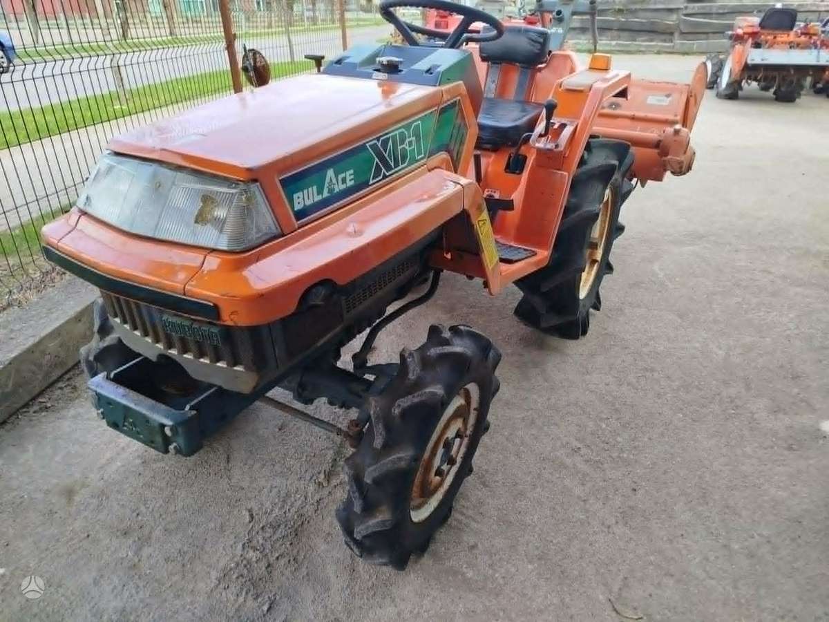 -Kita- TRAKTORIUS, tractors