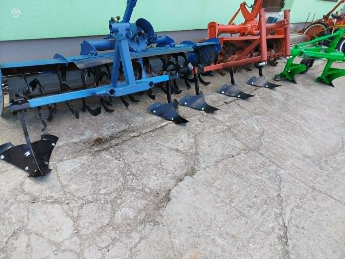 -Kita- TRAKTORIUS, tractors