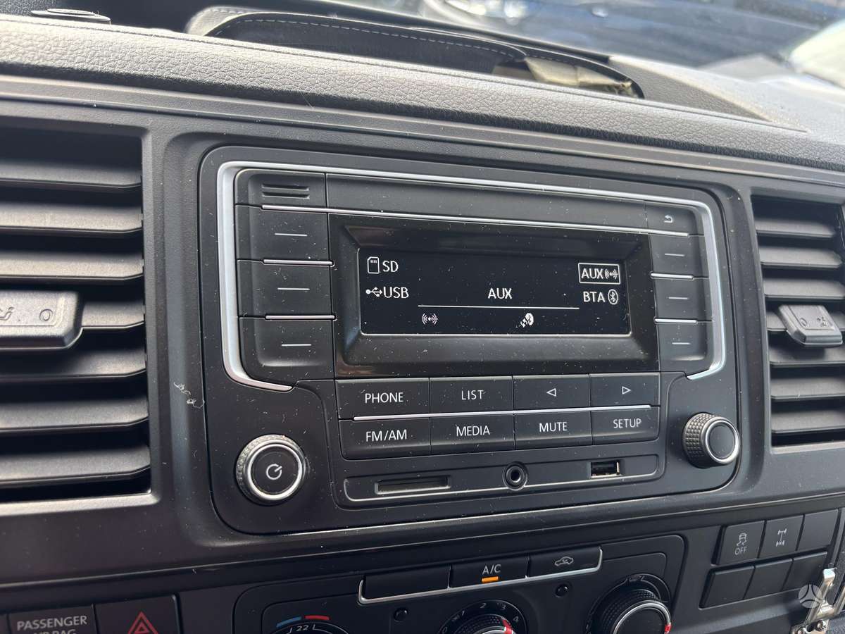 Volkswagen Transporter - 11