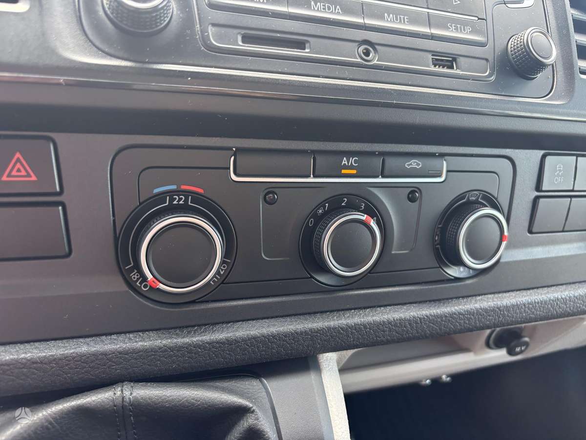 Volkswagen Transporter - 12