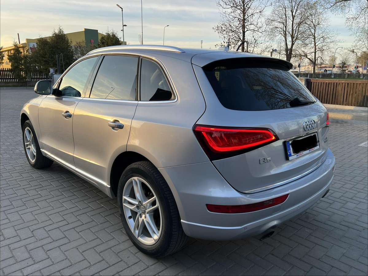 Audi Q5, 2.0 l., off-road / crossover