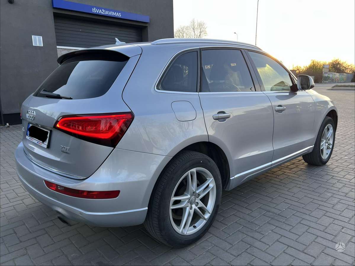 Audi Q5, 2.0 l., off-road / crossover