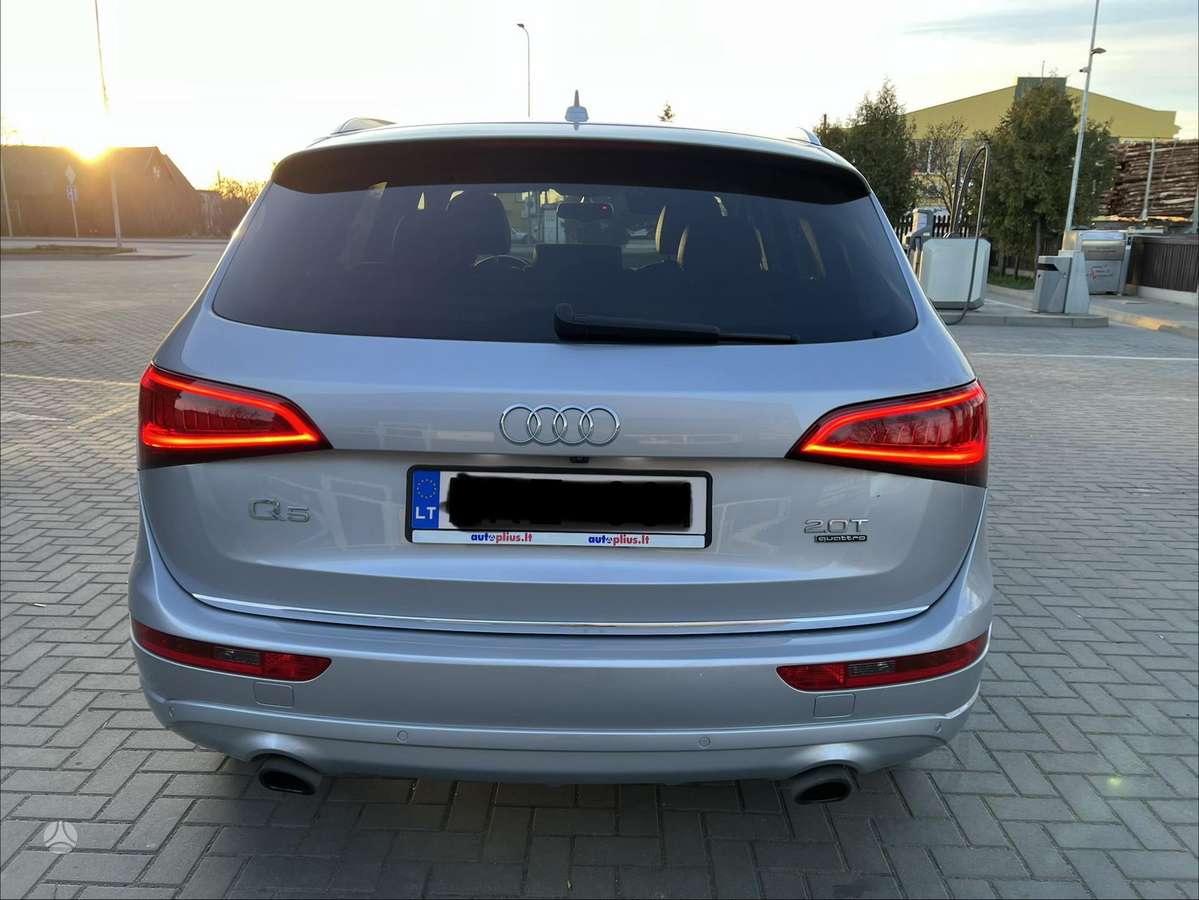 Audi Q5, 2.0 l., off-road / crossover