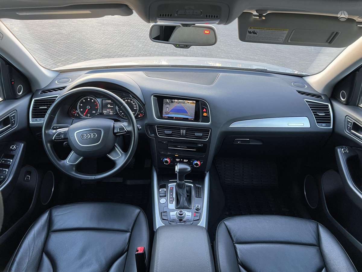 Audi Q5, 2.0 l., off-road / crossover
