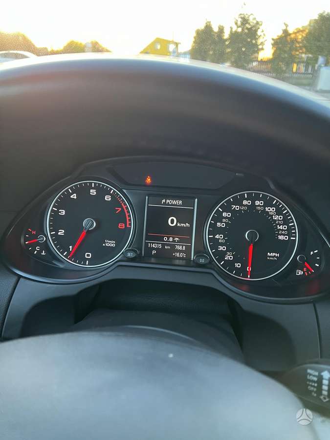 Audi Q5, 2.0 l., off-road / crossover