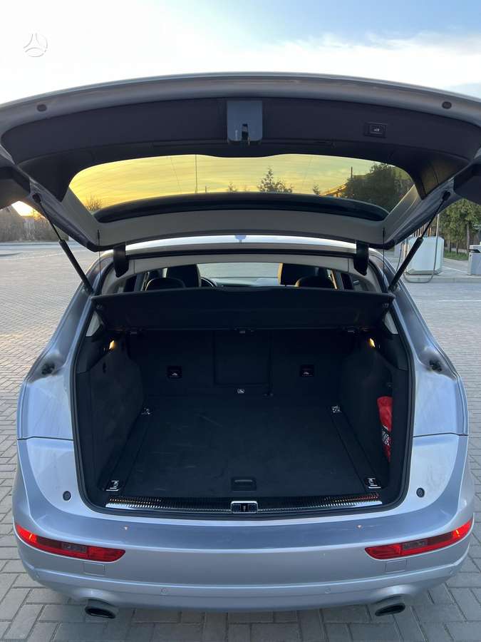 Audi Q5, 2.0 l., off-road / crossover