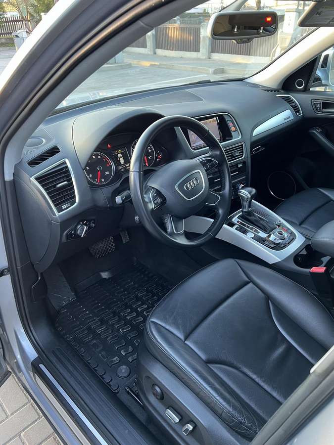 Audi Q5, 2.0 l., off-road / crossover