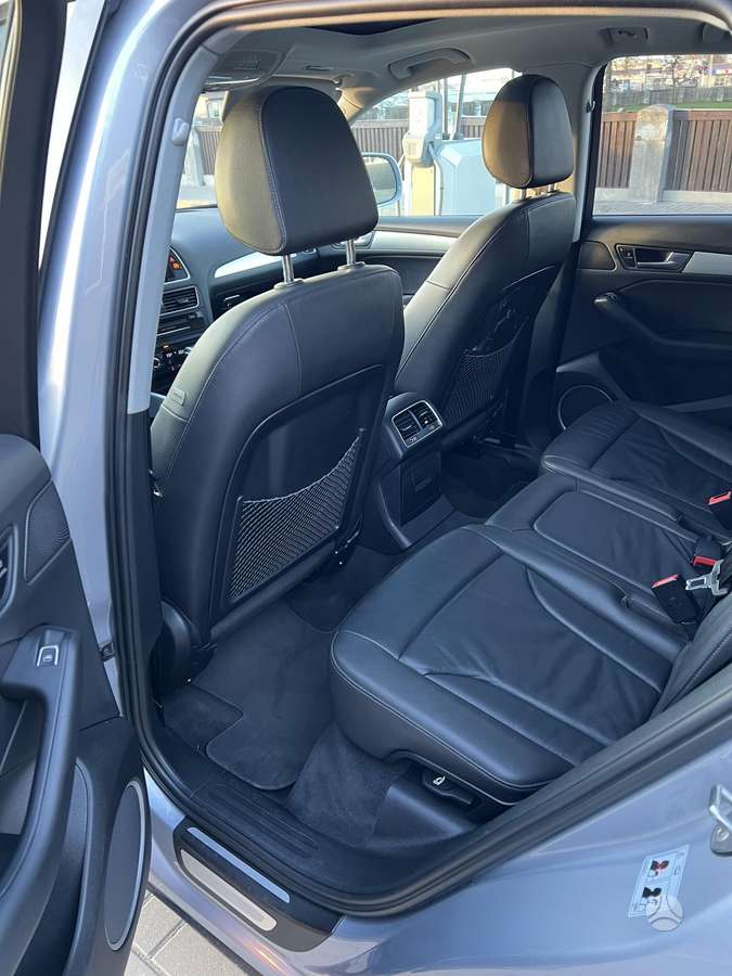 Audi Q5, 2.0 l., off-road / crossover