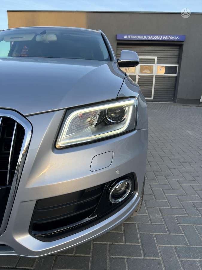 Audi Q5, 2.0 l., off-road / crossover