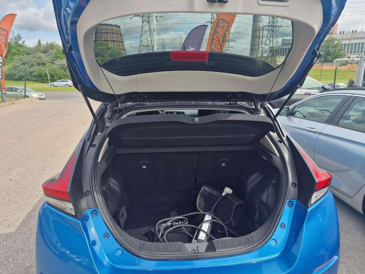 Nissan Leaf, 40 kWh, hatchback