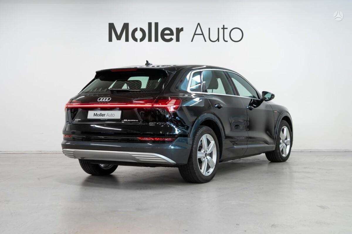 Audi e-tron, off-road / crossover