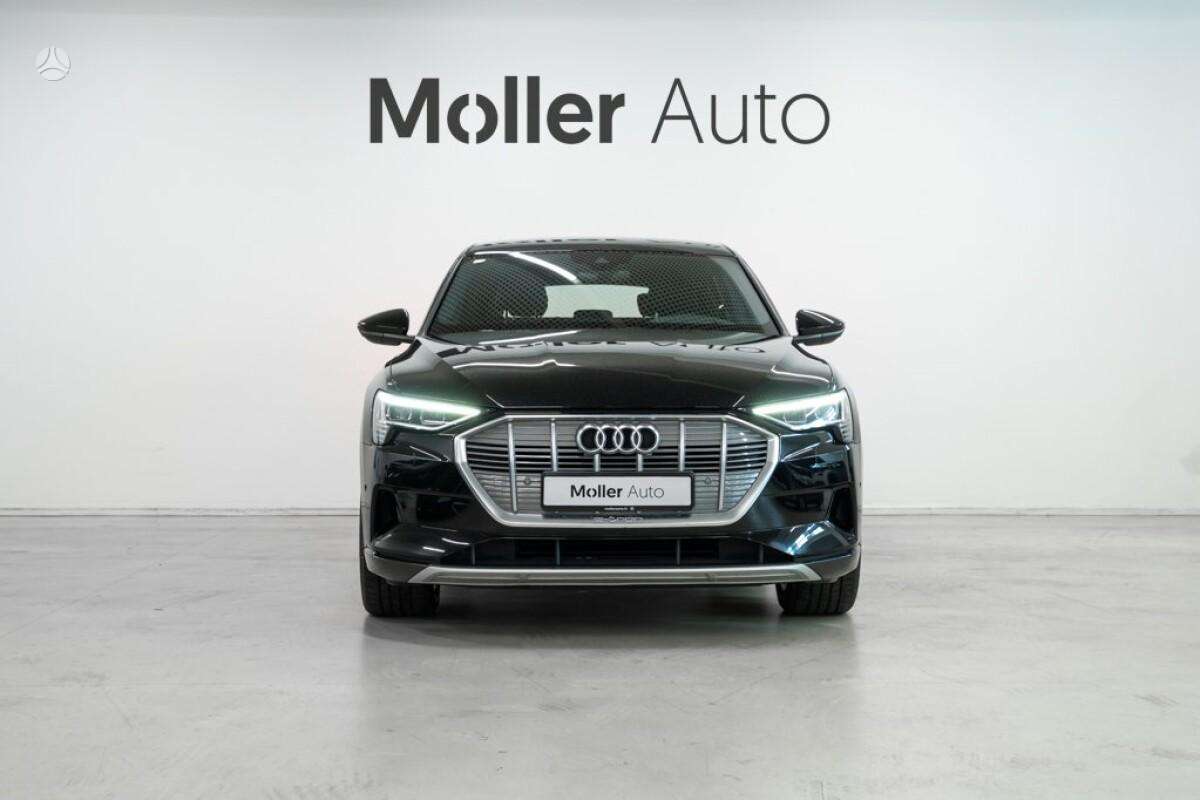 Audi e-tron, off-road / crossover