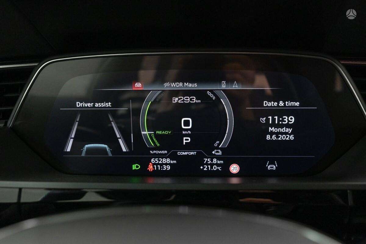 Audi e-tron, off-road / crossover