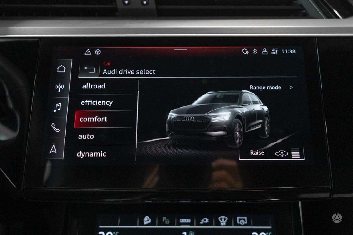 Audi e-tron, off-road / crossover