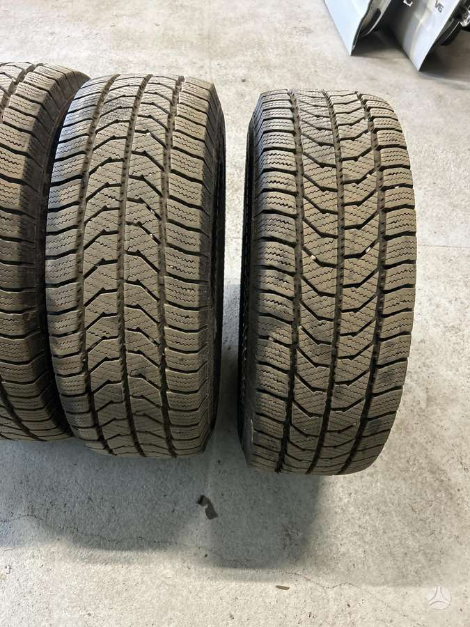 Continental, всесезонные 215/65 R16