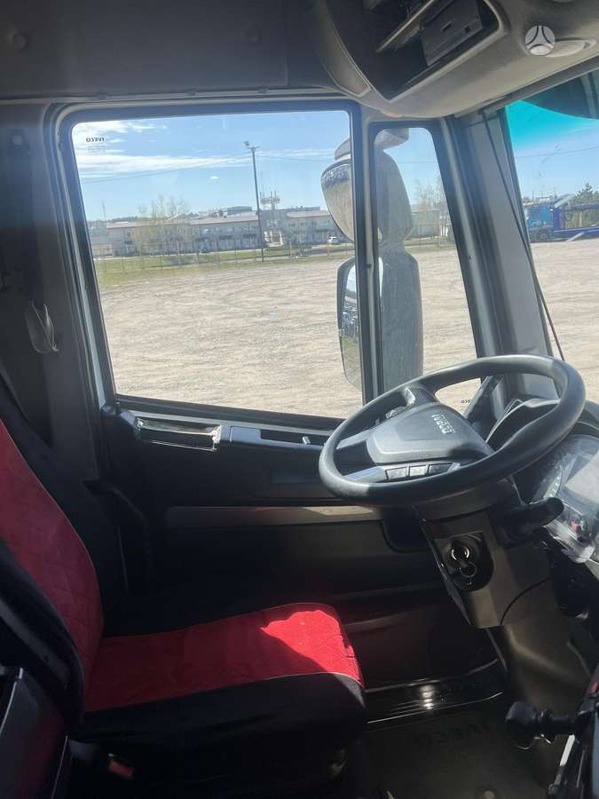 Iveco Stralis 460, single sleeper