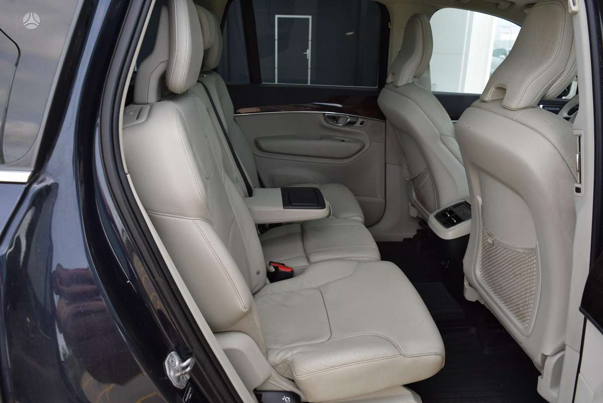 Volvo XC90 - 10