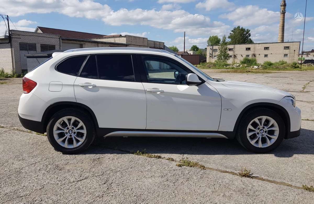 BMW X1, 2.0 l., off-road / crossover