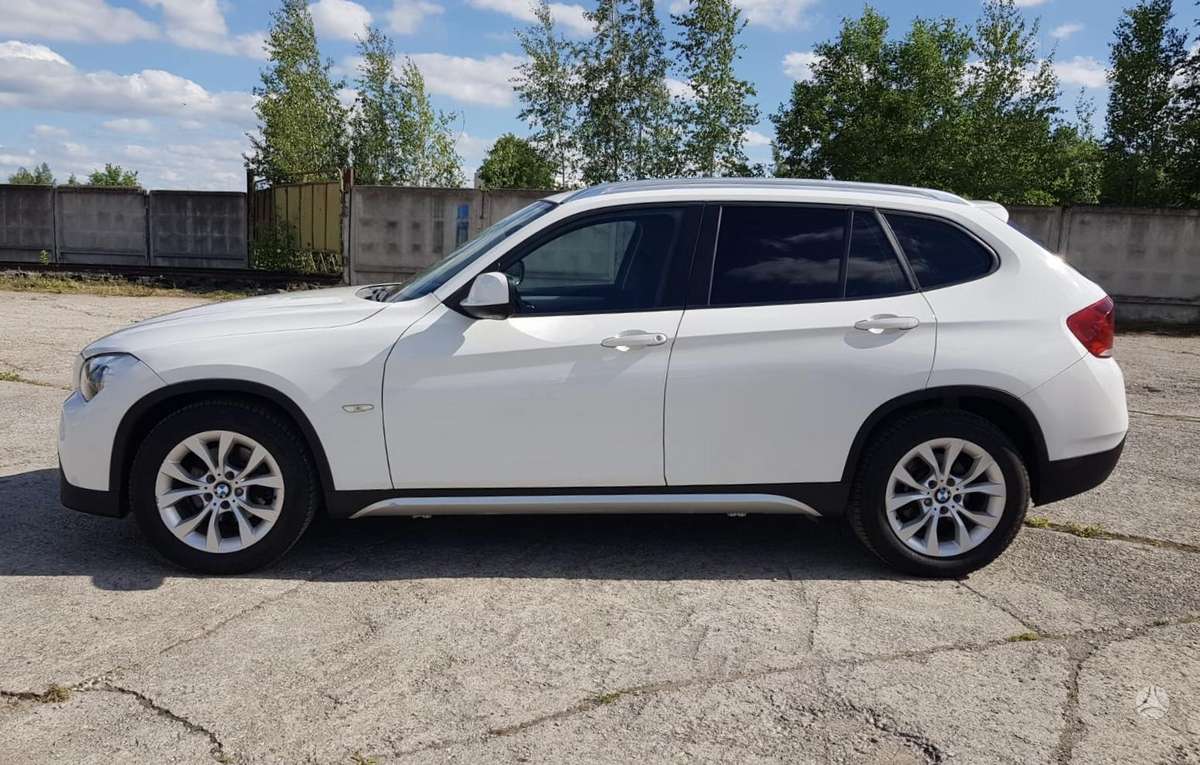 BMW X1, 2.0 l., off-road / crossover