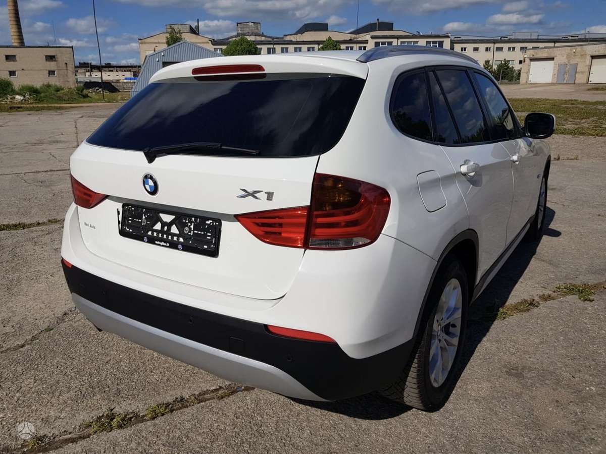 BMW X1, 2.0 l., off-road / crossover