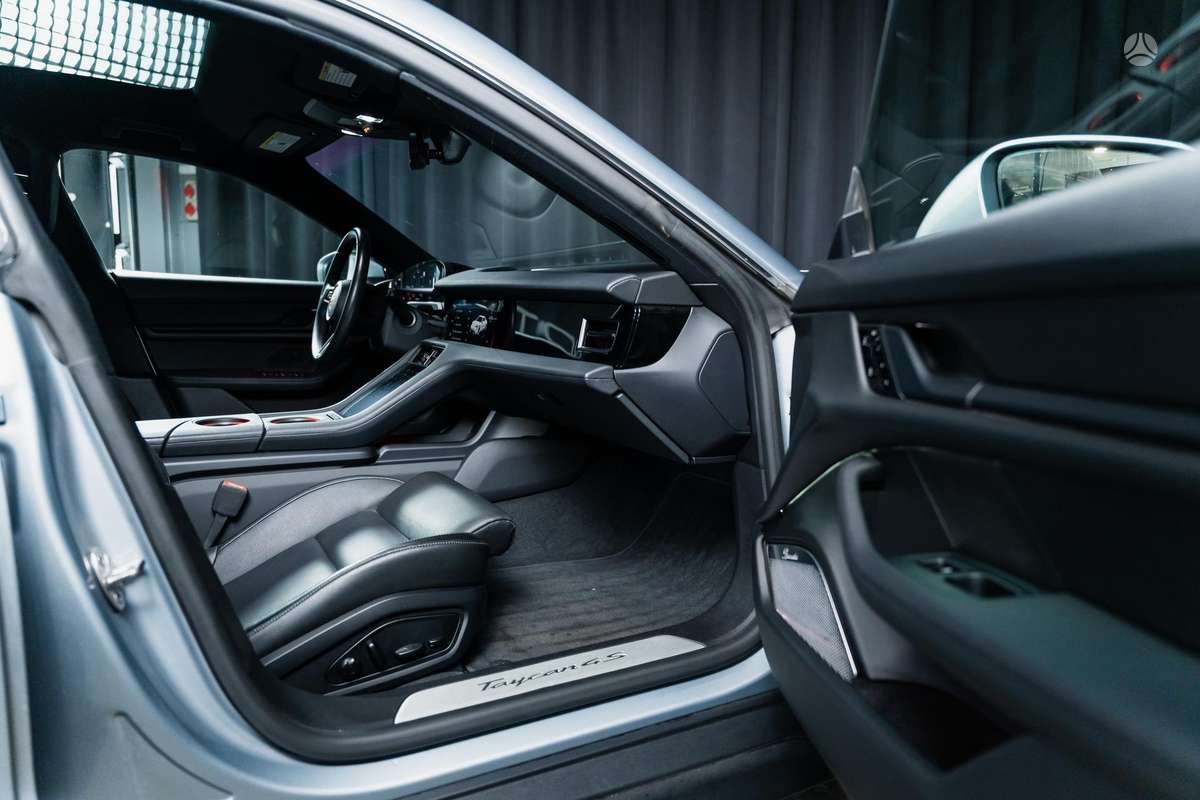 Porsche Taycan, Хэтчбек