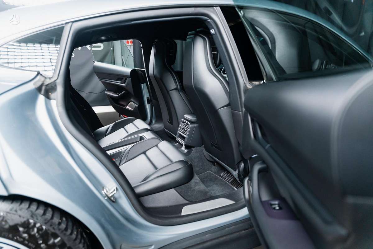 Porsche Taycan, hatchback