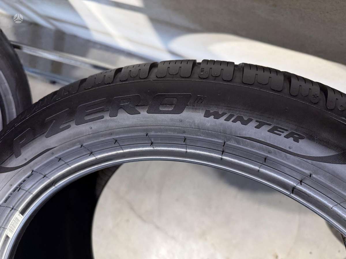Pirelli PZero winter//2022m, winter 285/40 R20