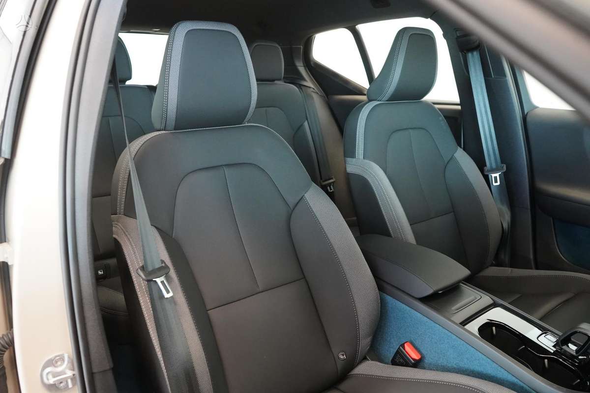 Volvo EX40 - 11
