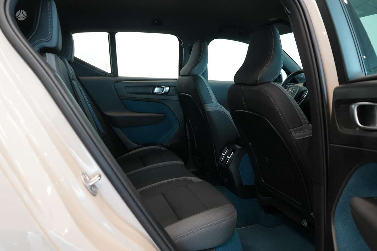 Volvo EX40 - 12