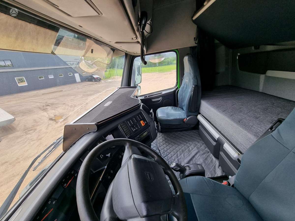 Volvo FH460, double sleeper