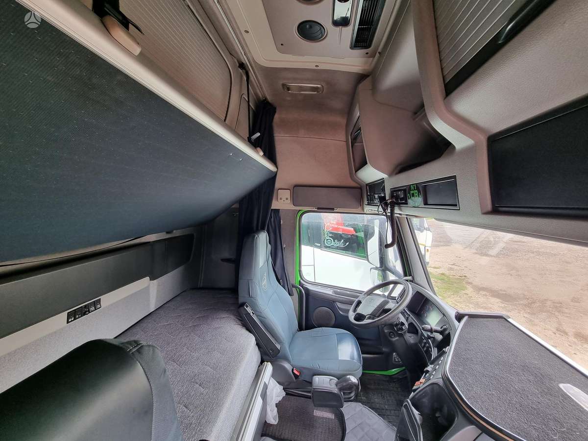 Volvo FH460, double sleeper
