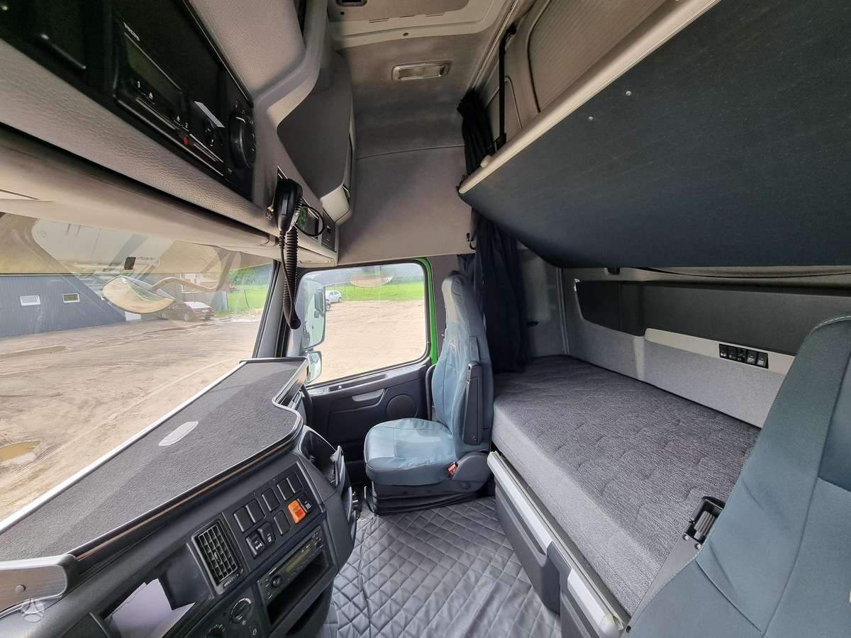 Volvo FH460, double sleeper