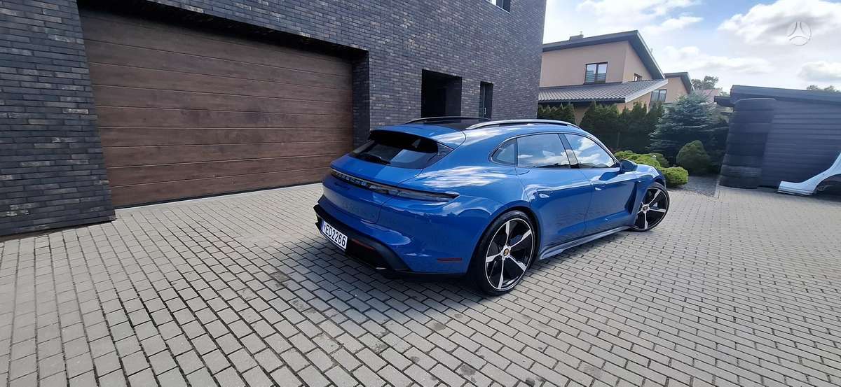 Porsche Taycan - 4