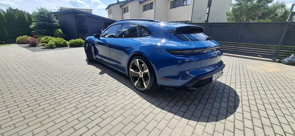 Porsche Taycan - 8