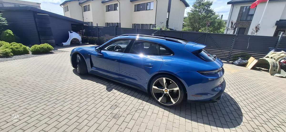 Porsche Taycan - 10