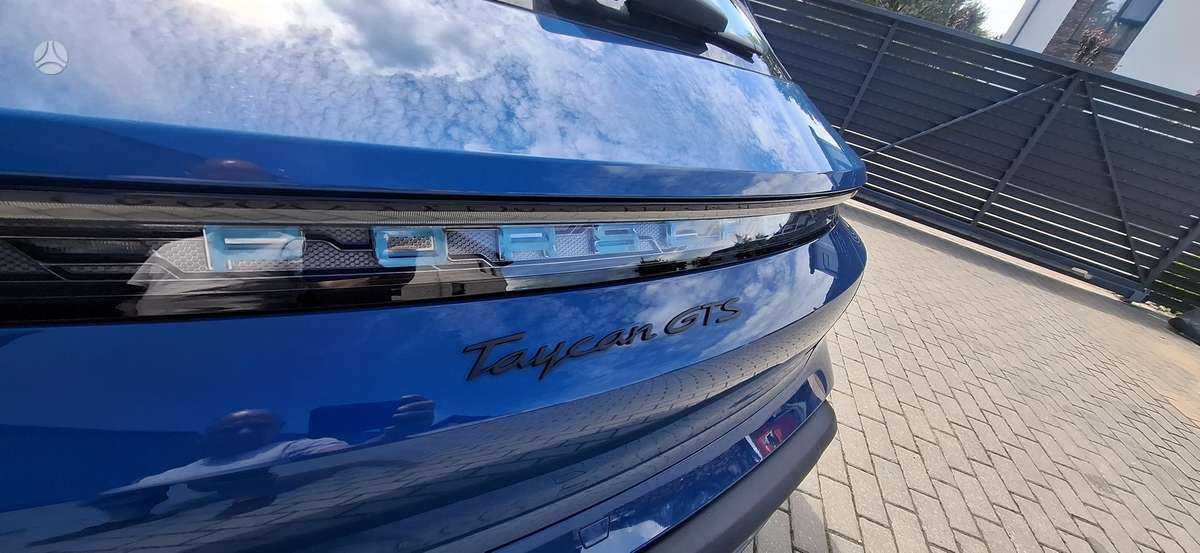 Porsche Taycan - 12