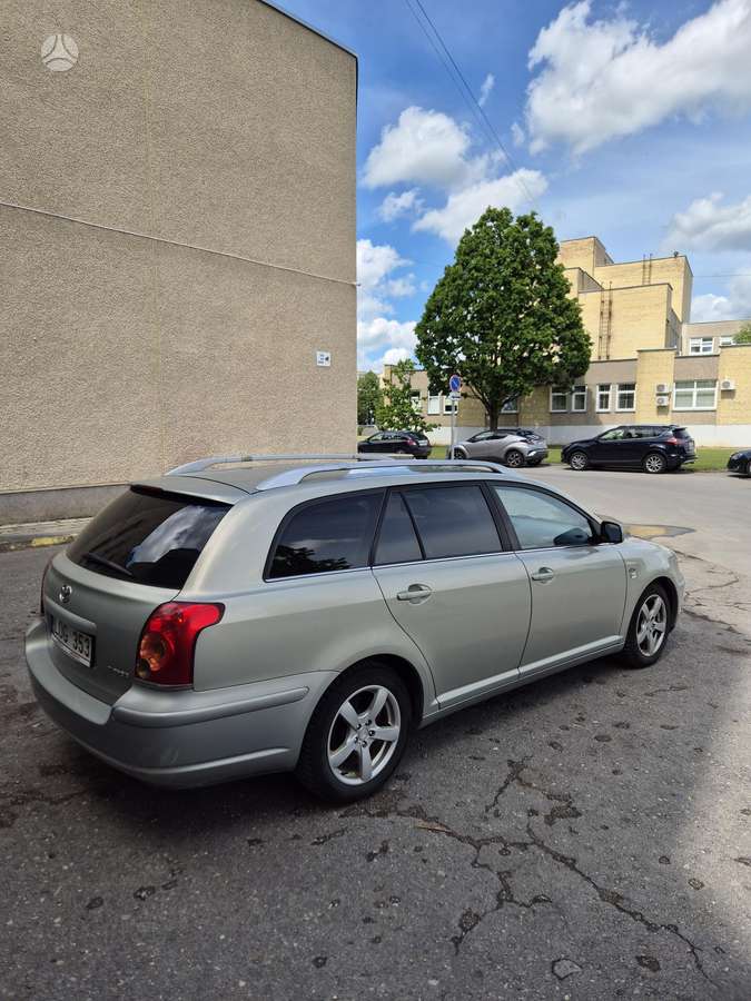 Toyota Avensis - 4
