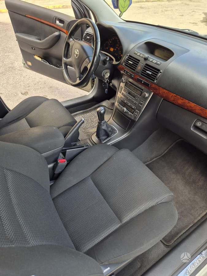 Toyota Avensis - 8
