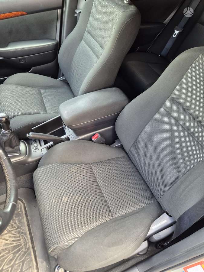Toyota Avensis - 10