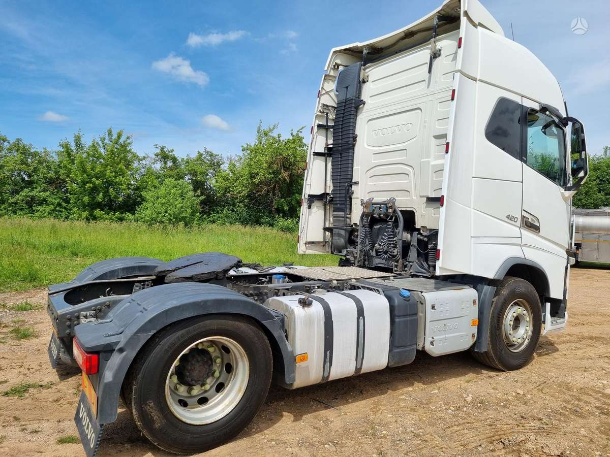 Volvo FH420, double sleeper