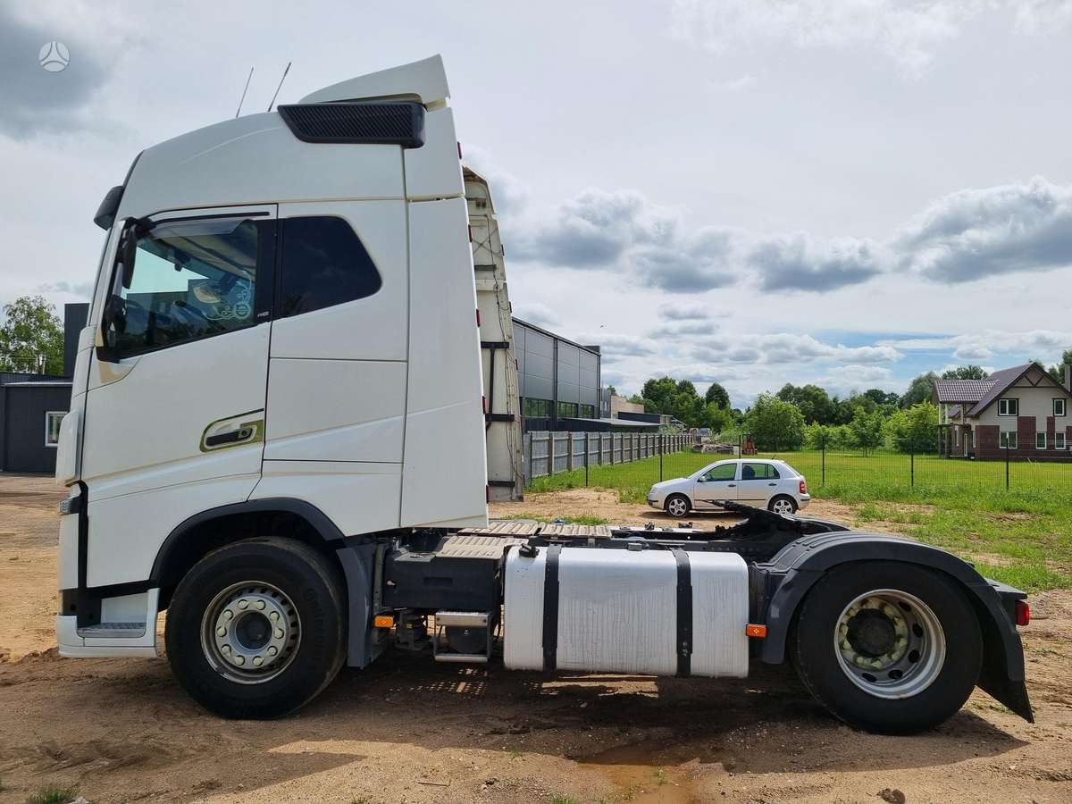 Volvo FH420, double sleeper