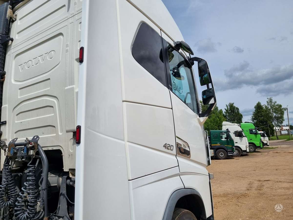 Volvo FH420, double sleeper