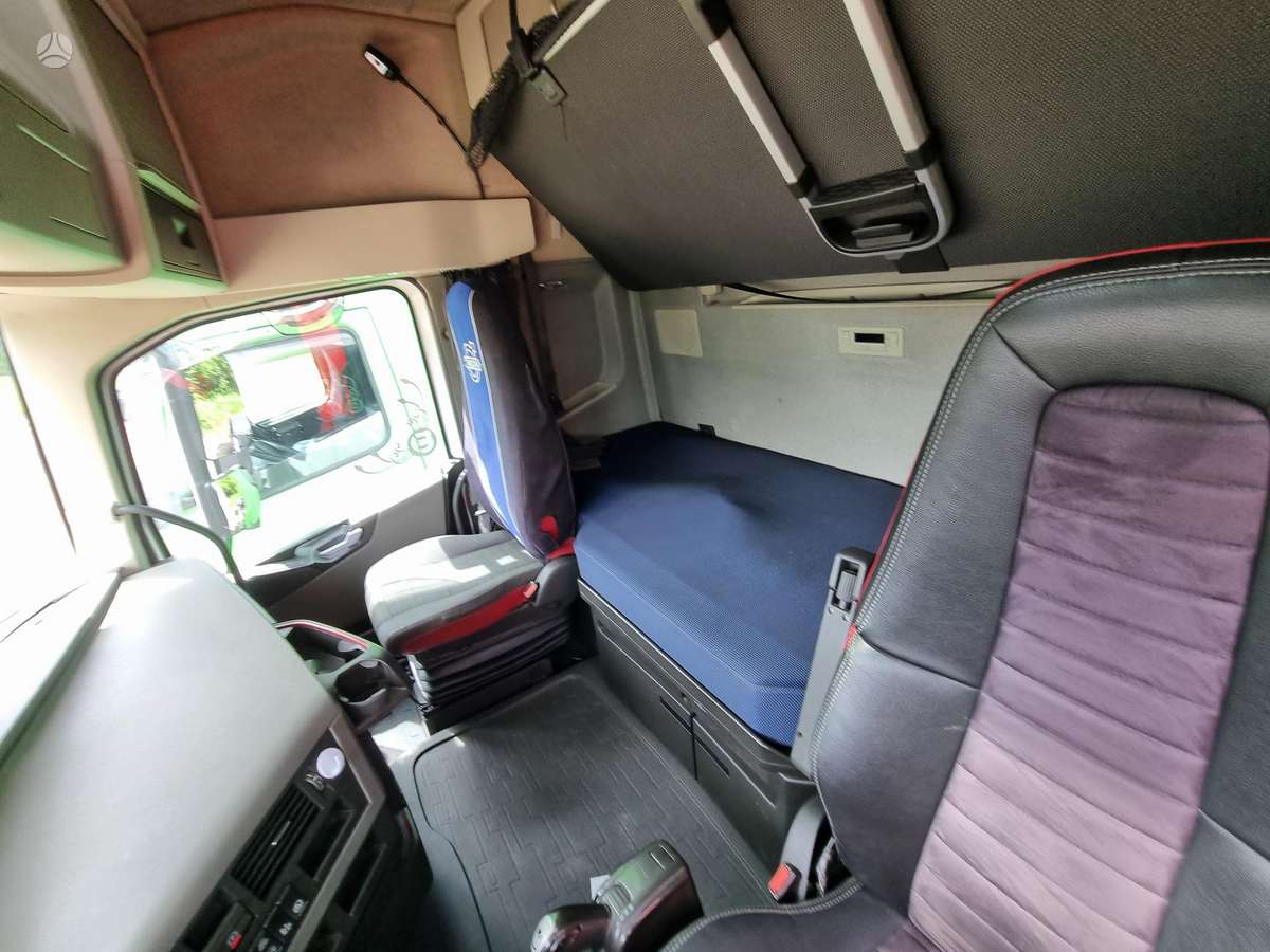 Volvo FH420, double sleeper