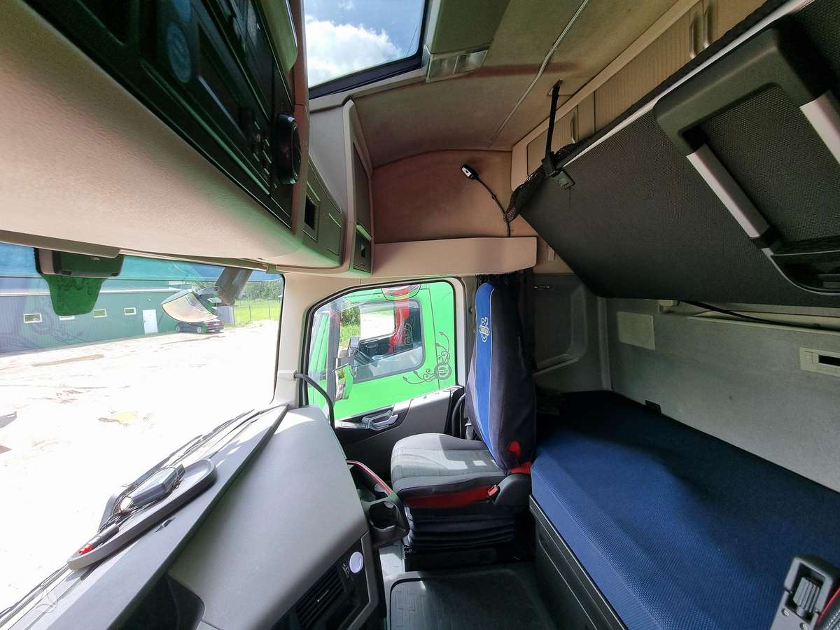 Volvo FH420, double sleeper
