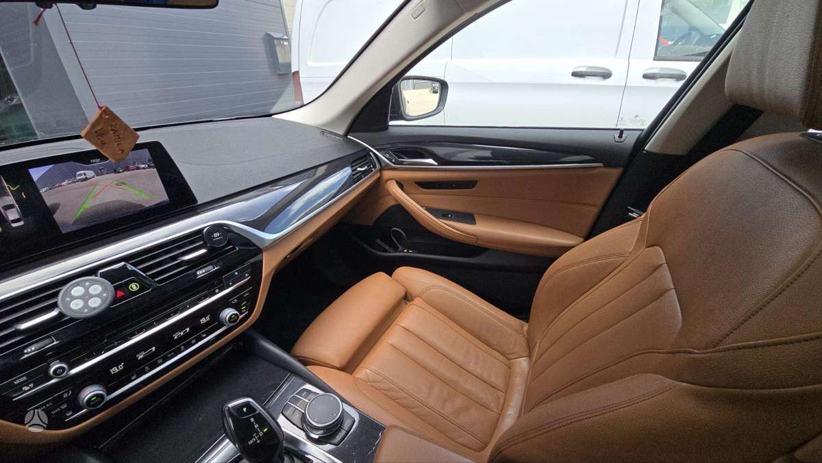 BMW 520, 2.0 l., Седан