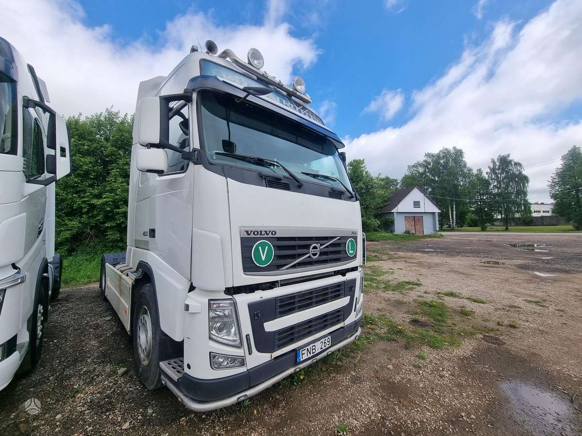 Volvo FH, double sleeper