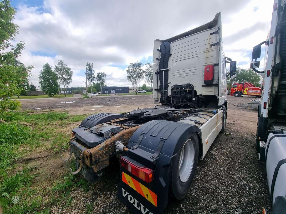 Volvo FH, double sleeper