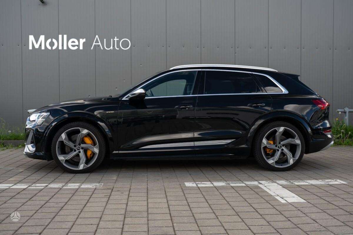 Audi e-tron S, off-road / crossover