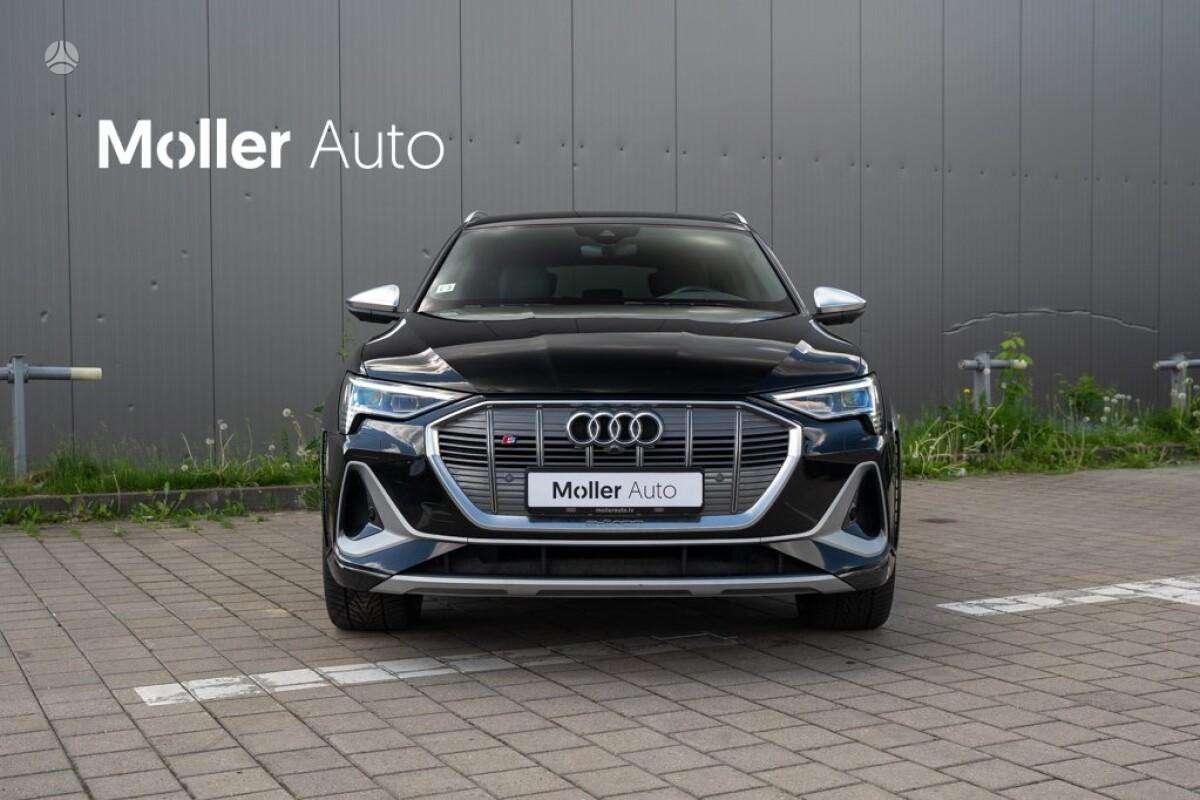 Audi e-tron S, off-road / crossover