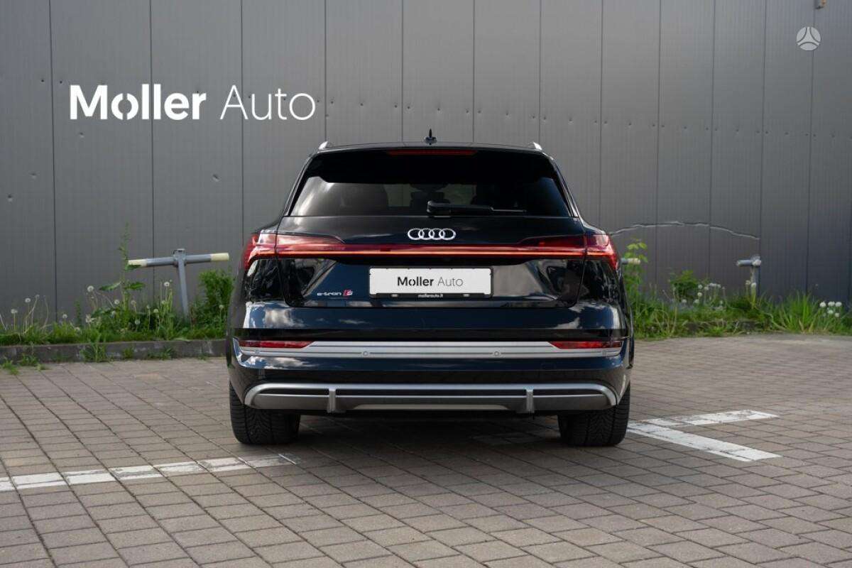 Audi e-tron S, off-road / crossover